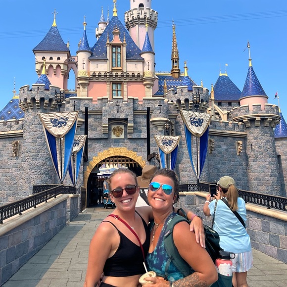 Meet your Posher, Elizabeth - Picture 3 of 4